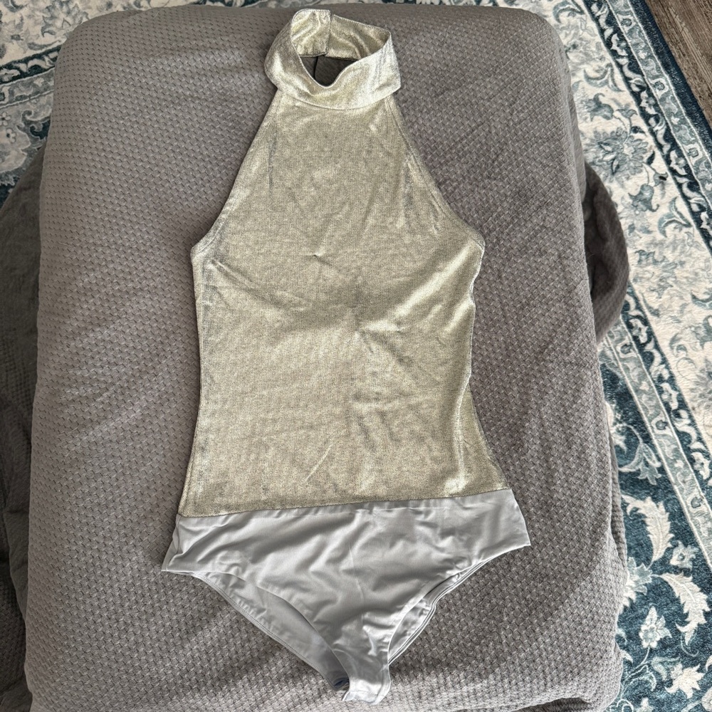 NEW House of Harlow 1960 REVOLVE Shae Bodysuit Pewter Metallic Gold Halter Top - Picture 5 of 7